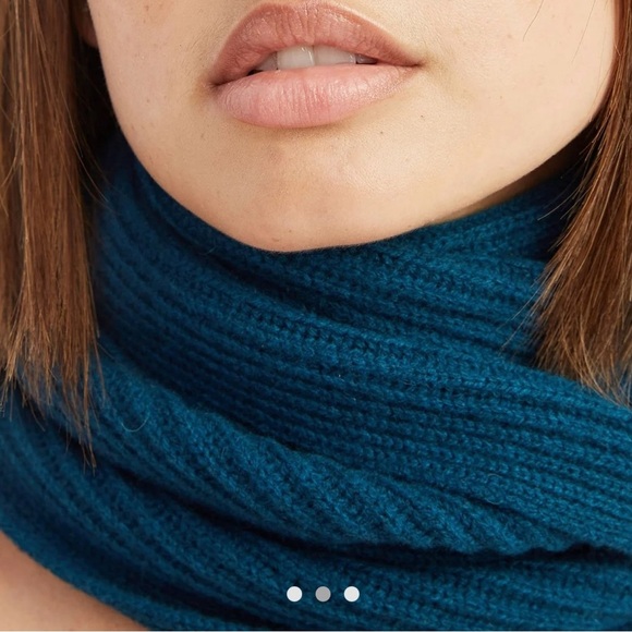 Naadam Signature Cashmere Ribbed Scarf in blue EUC - Picture 3 of 5